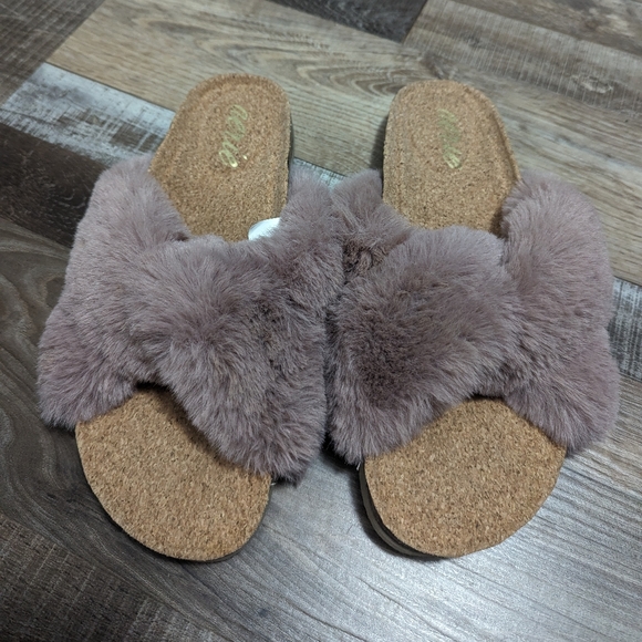 Aerie Faux Fur Slides - Picture 1 of 2